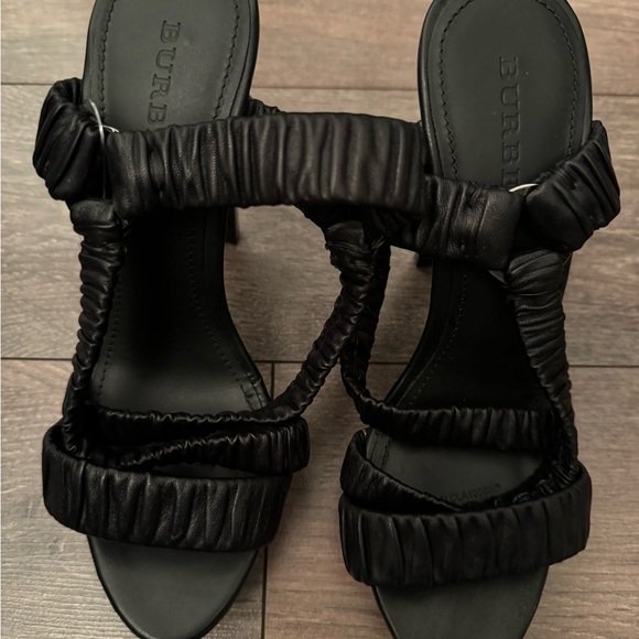 Burberry Heels - Picture 3 of 6